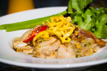 Fried egg on Stir-fried noodle with chicken