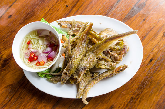 魚のから揚げ タイ料理
