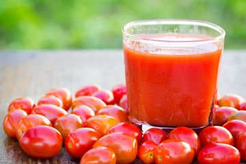 Tomato juice and fresh tomato