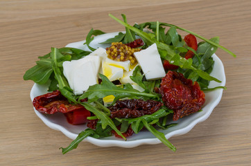 Salad with dried tomato
