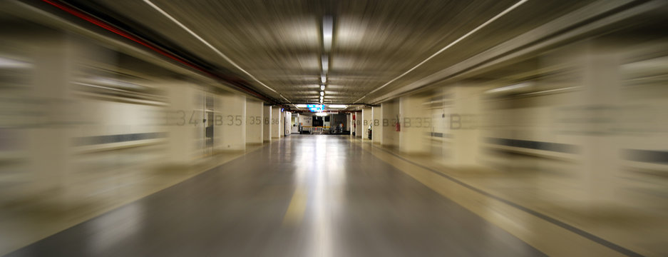 Parking souterrain panoramique et mouvement