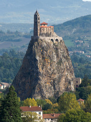 Le rocher d'Aiguilhe au Puy en Velay