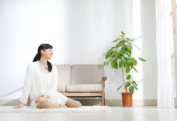 リラックス・若い女性