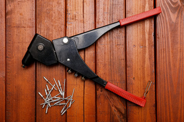 Riverting tool