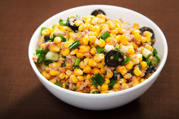 Salad with tuna fish and white corn