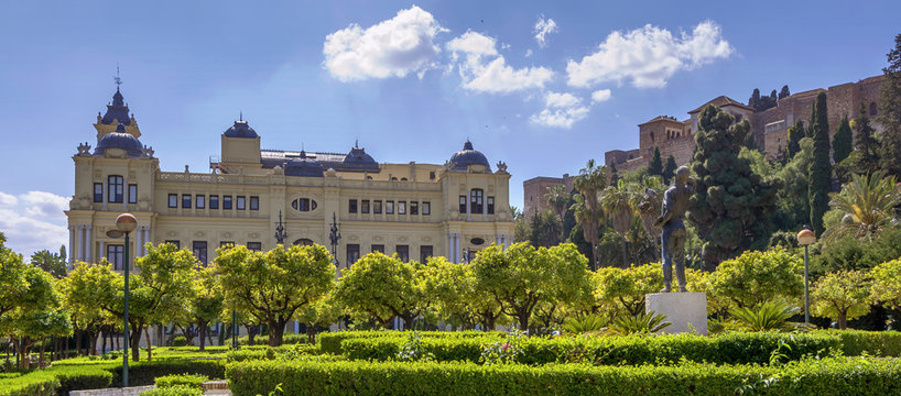 Pedro Luis Alonso gardens and the Town Hall building in Malaga, © klublu