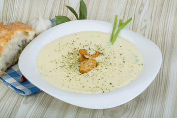 Cheese soup with croutons