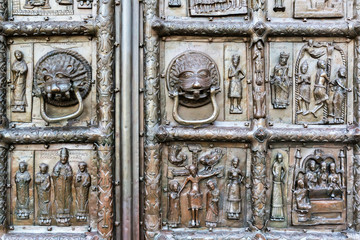 The ancient gates of the Cathedral of St. Sophia in Novgorod - obrazy, fototapety, plakaty