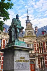 Fototapeta na wymiar Utrecht, Holanda, Juan VI de Nassau delante de la Universidad