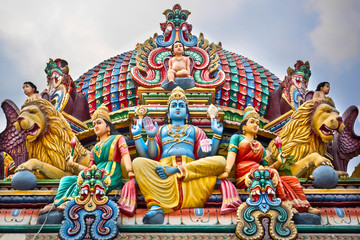 Détail du temple coloré Sri Mariamman à Singapour