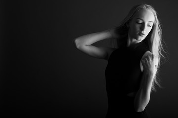 Obraz premium Young seductive woman portrait, monochrome