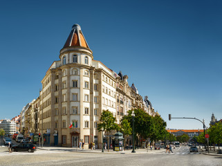 Obraz premium The crossroads of streets and the Avenue of the Allies (Avenida