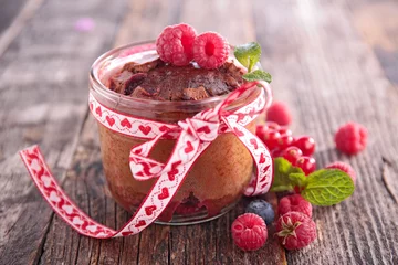Foto op Plexiglas chocolate cake and raspberry © M.studio