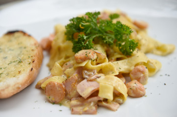 close up of fettuccine carbonara