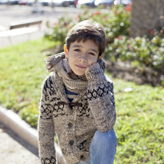 Niño con chaqueta de lana - obrazy, fototapety, plakaty