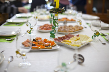 Mesa con canapés