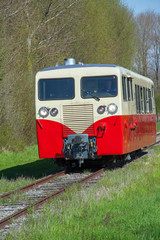 Fototapeta premium Autorail dans la campagne en Baie de Somme, Picardie 