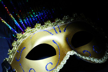 Bellissima maschera di Carnevale su sfondo nero