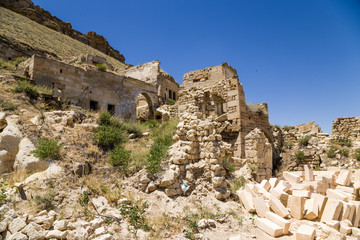 Fototapeta na wymiar Urgup. Ruins of the old facades 'Cave City'
