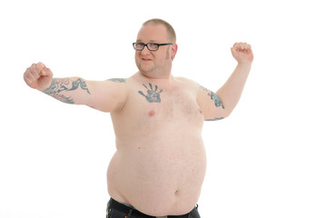 kräftiger mann streckt sich