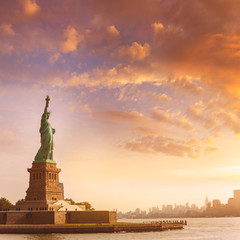 Naklejka premium Statue of Liberty New York and Manhattan USA