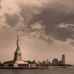 Obraz premium Statue of Liberty New York and Manhattan USA