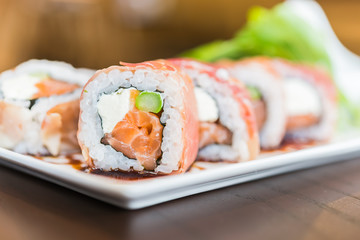 Salmon sushi roll