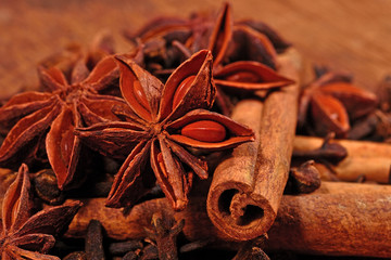 Star anise, cinnamon sticks and cloves