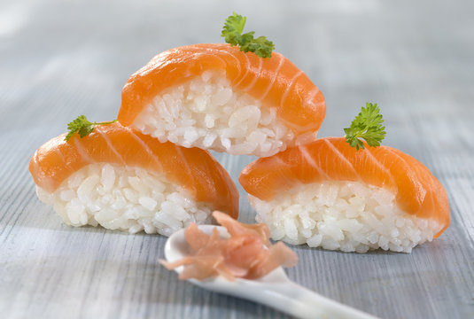 sushi saumon en gros plan