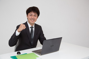 笑顔のビジネスマン