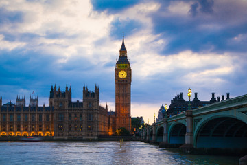 Naklejka premium Big Ben and houses of Parliament in dusk