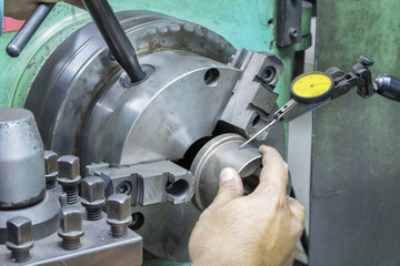 operator setup turning part on manual lathe machine