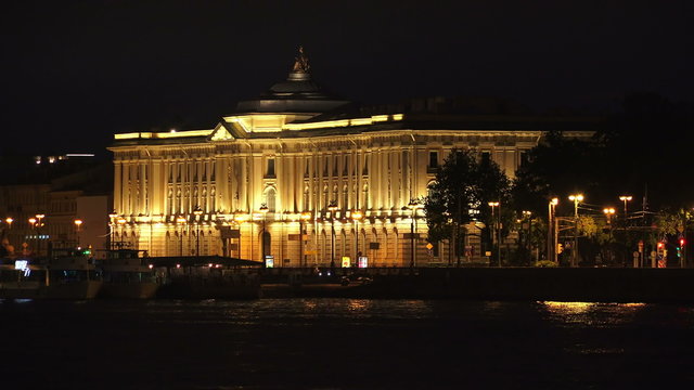Saint-Petersburg Academy of art. Night. 4K.