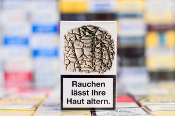 Warnhinweis auf Packung von Zigaretten