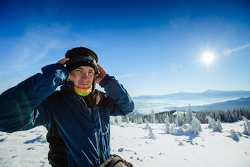 Fototapeta na wymiar tourist in winter mountains