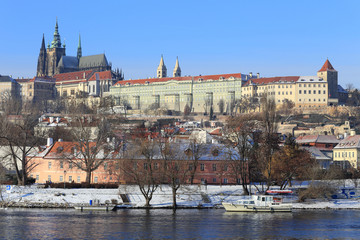 Obraz premium Snowy Prague gothic Castle above River Vltava, Czech Republic