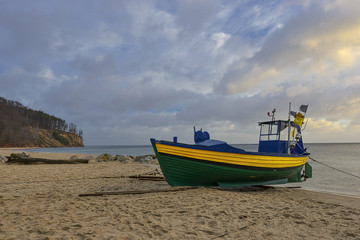 łódz rybacka na plaży, Morze Bałtyckie