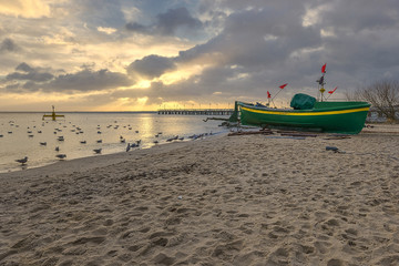 łódz rybacka na plaży, Morze Bałtyckie © janmiko