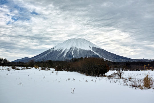 正面大山stock Photos And Royalty Free Images Vectors And Illustrations Adobe Stock