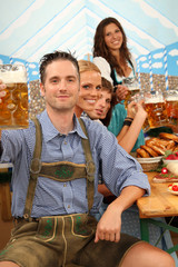Bayerische Gruppe am Biertisch