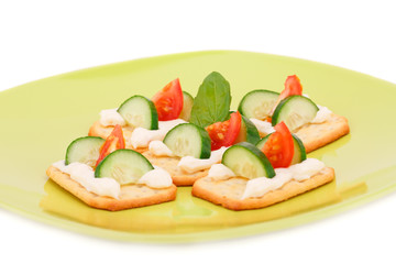 Crackers with fresh vegetables and cream