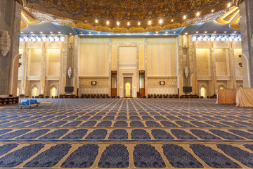 Main prayer hall inside of the Grand Mosque in Kuwait - 76146232