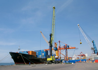 Fototapeta na wymiar Loading Container Ship