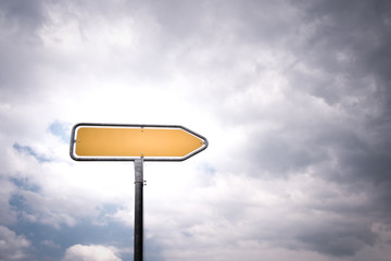 empty directional road sign with pointing arrow  (1)