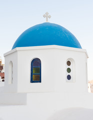 Fototapeta na wymiar Iconic church with blue cupola in Oia