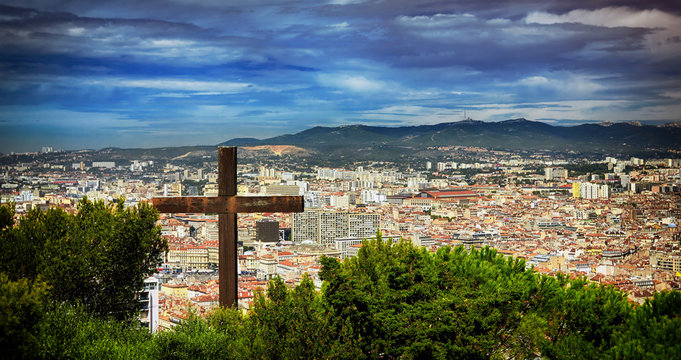The Cross over Marseille