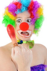 Clown hat Finger dick geschwollen und rot