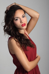 Naklejka premium Ritratto di ragazza in studio