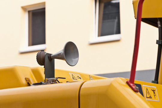 Hupe - Signalhorn - an einer Baumaschine