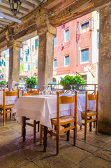 Fototapeta na wymiar Romantic italy exterior restaurante, Venice, Italy